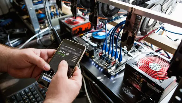 Bitcoin miners vechten voor overleving: hash-prijs historisch laag