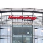 Bitcoinreus MicroStrategy wordt Strategy₿, maar boekt €645 miljoen verlies