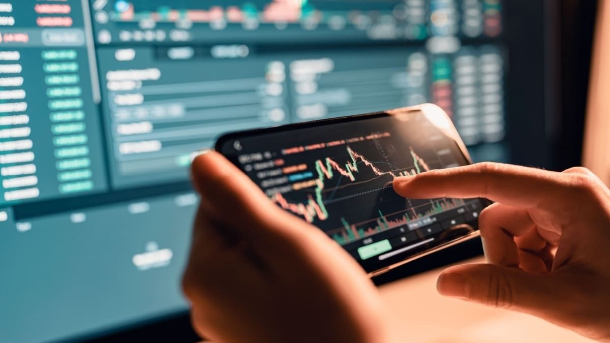 Bitcoin whales kopen massaal, maar retail-vraag op opmerkelijk dieptepunt