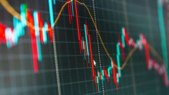 Bitcoin koers veert op na zware klap, maar cryptomarkt blijft wankel