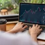 Shiba Inu haalt grote crypto mijlpaal, wanneer schiet de koers omhoog?