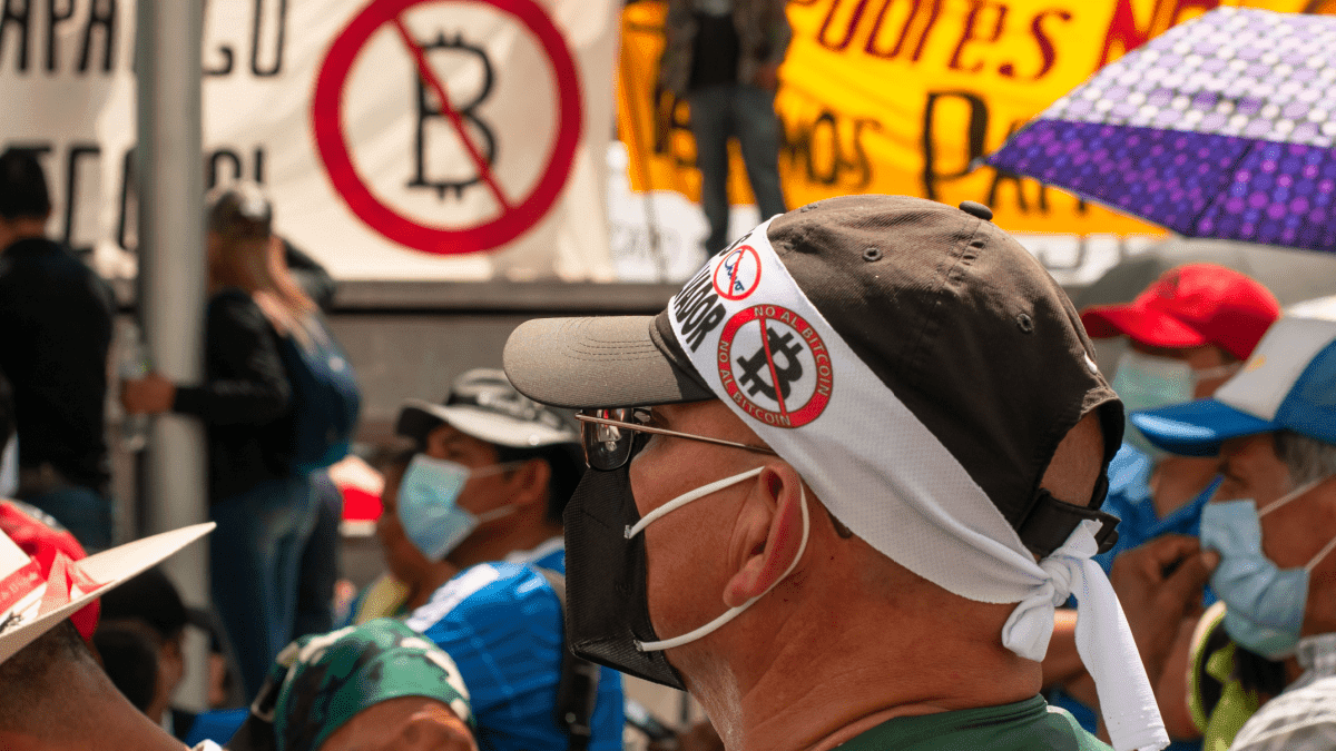 Bitcoin-land El Salvador slaat toe tijdens paniek met grootste aankoop ooit