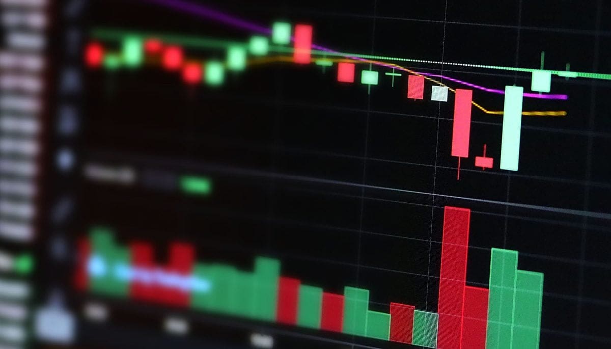 Bitcoin koers stijgt tot cruciale drempel, memecoins drijven de markt