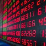 rode cijfers op bord tijdens beurs crash