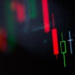 Bitcoin koers komt bij van hevige crash, altcoins tonen veel veerkracht