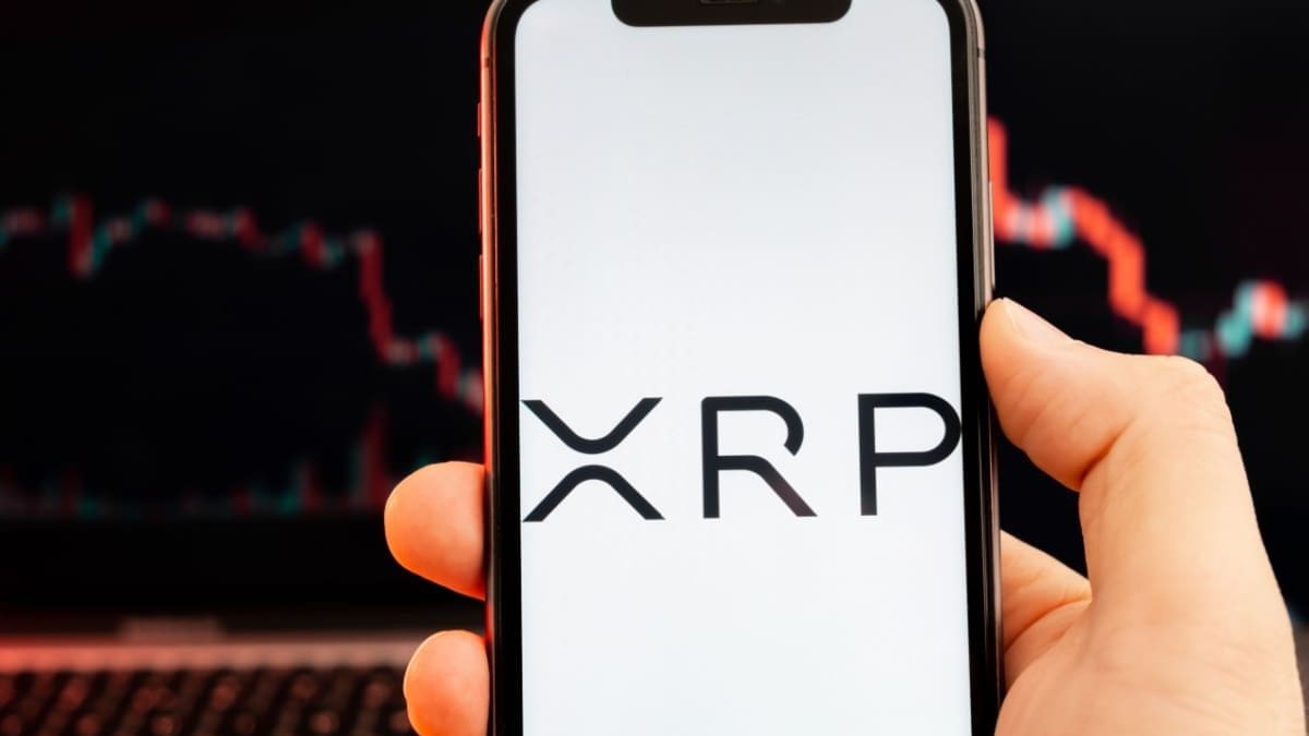 Dubbele klap voor XRP: interesse stort in terwijl koers hard zakt