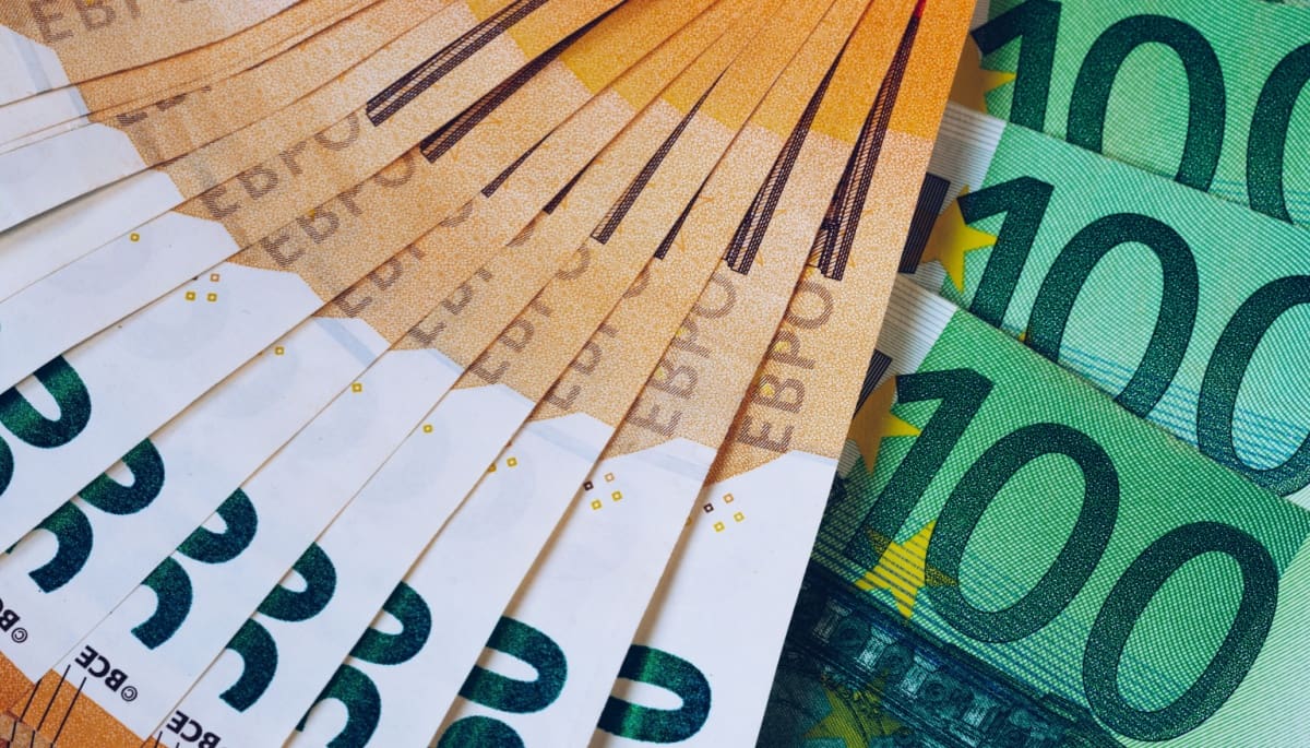 Foto van 50- en 100 eurobiljetten