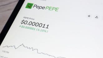 Een afbeelding van de koers van de cryptomunt en tevens memecoin pepe (PEPE)