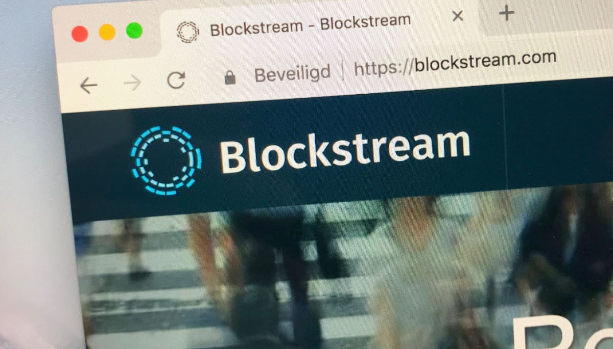 Een tabblad op een webbrowser op een Apple computer of laptop met daarop de site van bitcoin gigant Blockstream