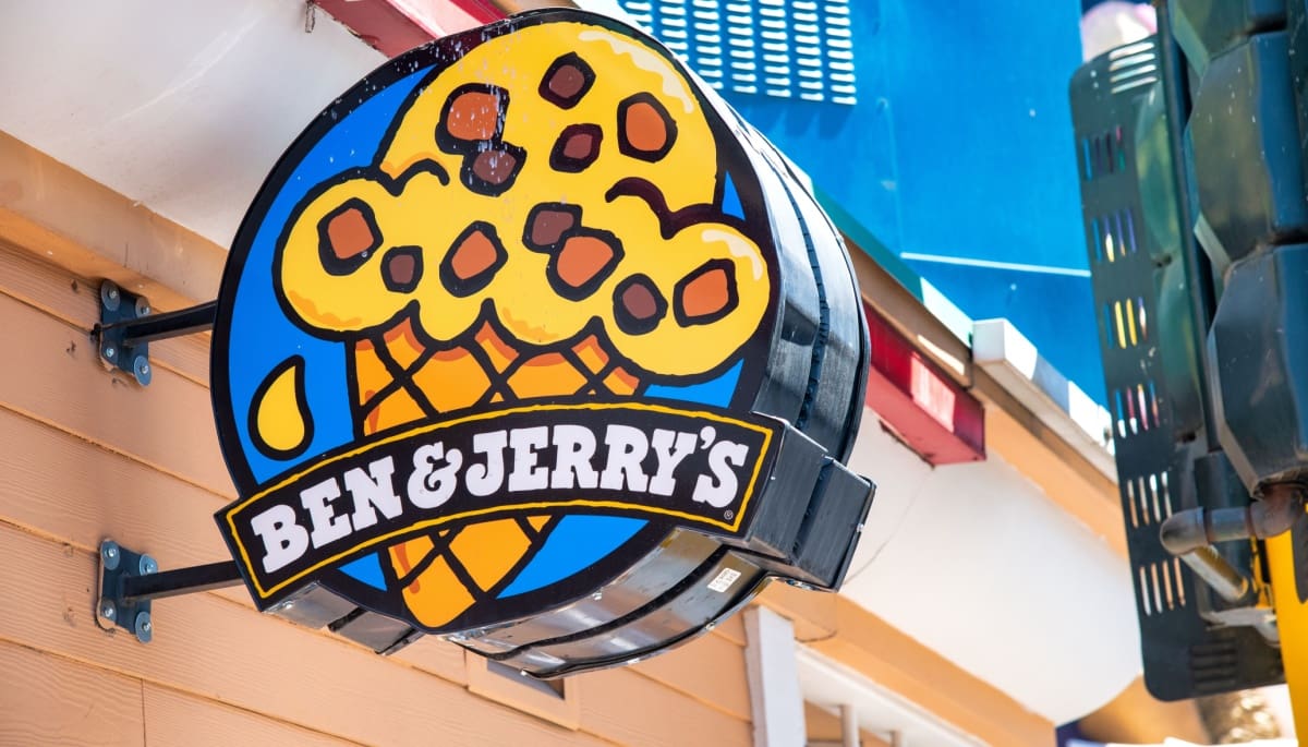 Ben & Jerry's bord aan de muur
