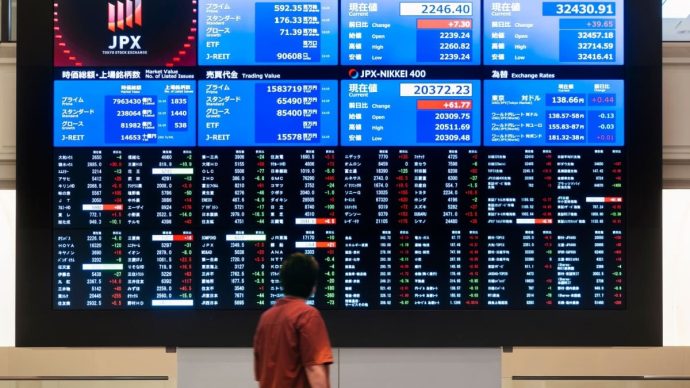 Een afbeelding van een scherm op een aandelenbeurs in Japan