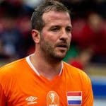 Een afbeelding van de Nederlandse ex-voetballer Rafael van der Vaart, in een oranjetenue voor grote gepensioneerde voetbalspelers