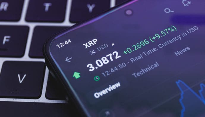Een afbeelding van de interface van cryptomunt XRP op een cryptobeurs, met een hoge koers en groene cijfers