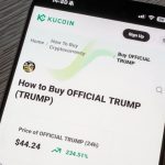 Een afbeelding van de memecoin official Trump (TRUMP) op cryptobeurs KuCoin, met daarbij een groene prijs