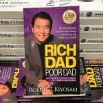 Een afbeelding van het boek van Robert T. Kiyosaki, genaamd Rich Dad Poor Dad, een boek over investeren om generational wealth te creëren