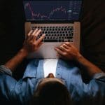 https://www.shutterstock.com/nl/image-photo/young-business-man-trader-analyst-looking-2098588699