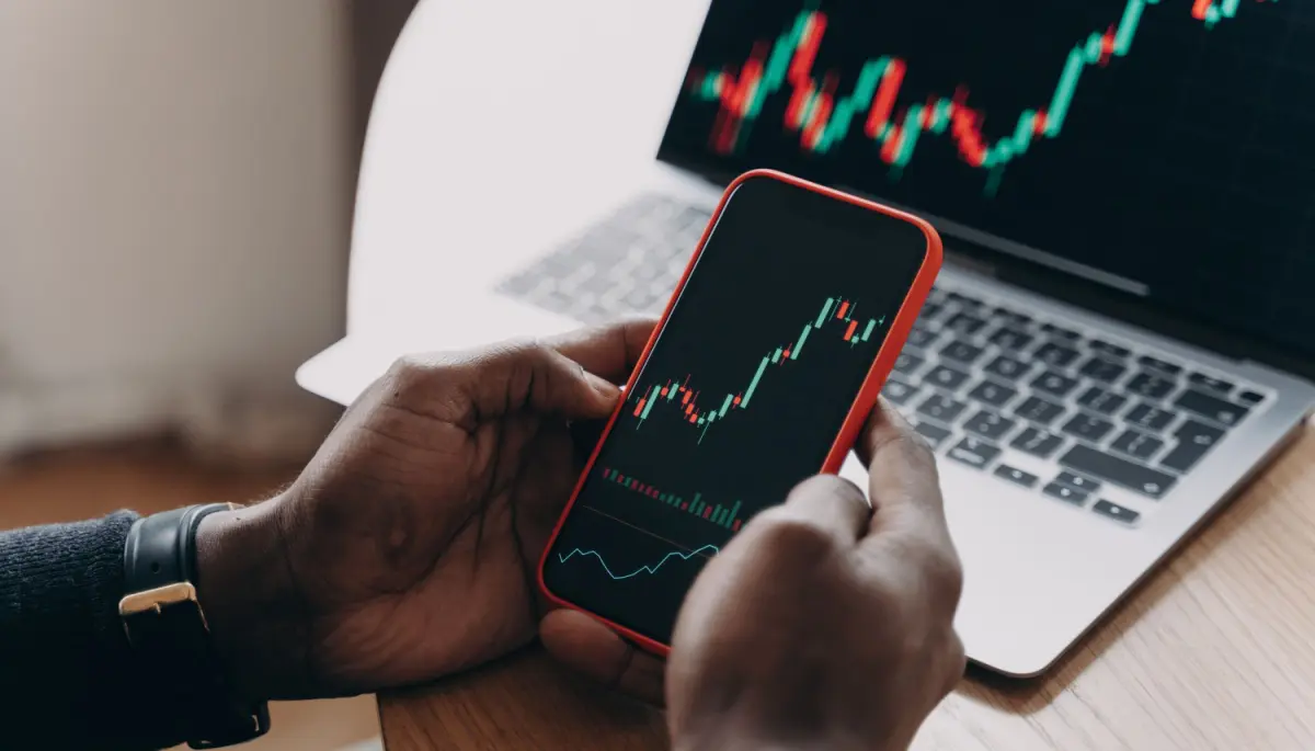 Cryptomunt PENGU stormt top 100 binnen na 184% stijging