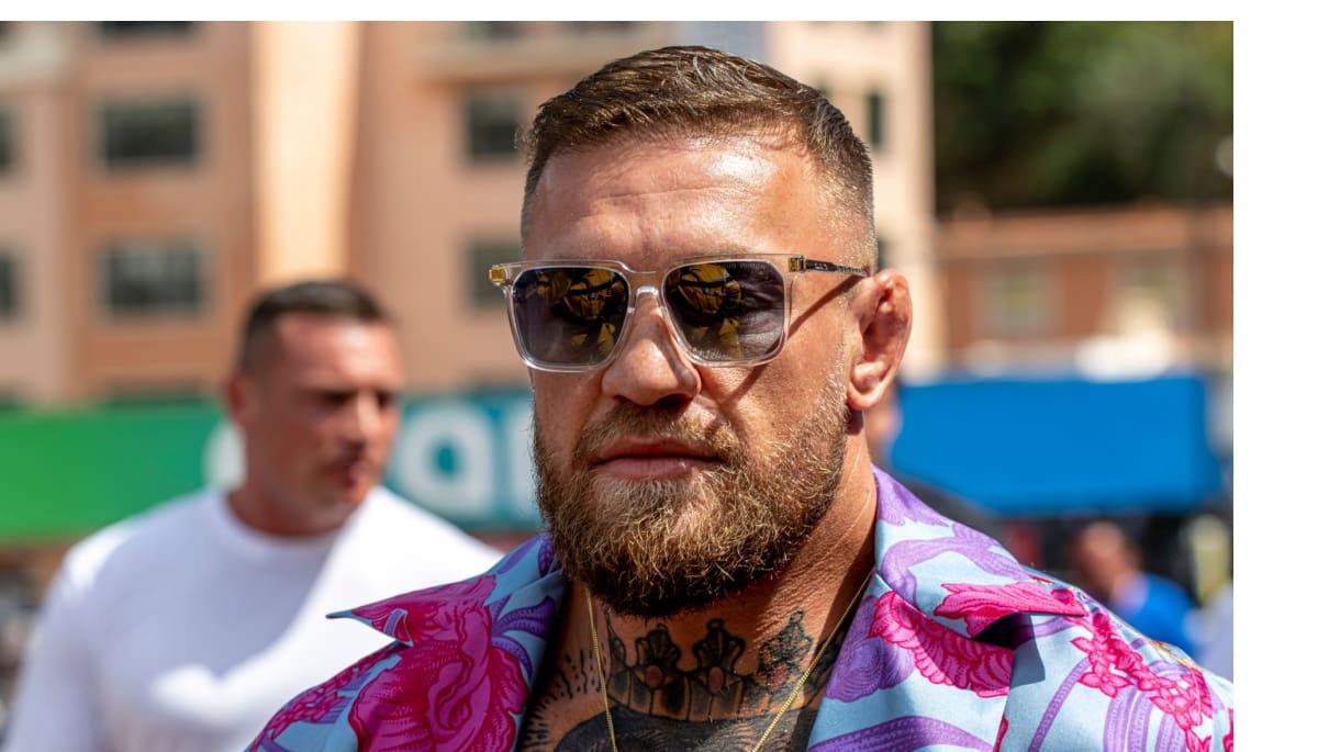 MMA-vechter conor mcgregor op een boot tijdens de Monaco Grand Prix 2024