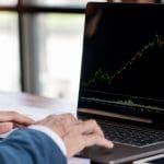 Bitcoin koers verdedigt $94.000, XRP stijgt door ETF-nieuws