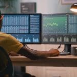 handelaar trade op laptop