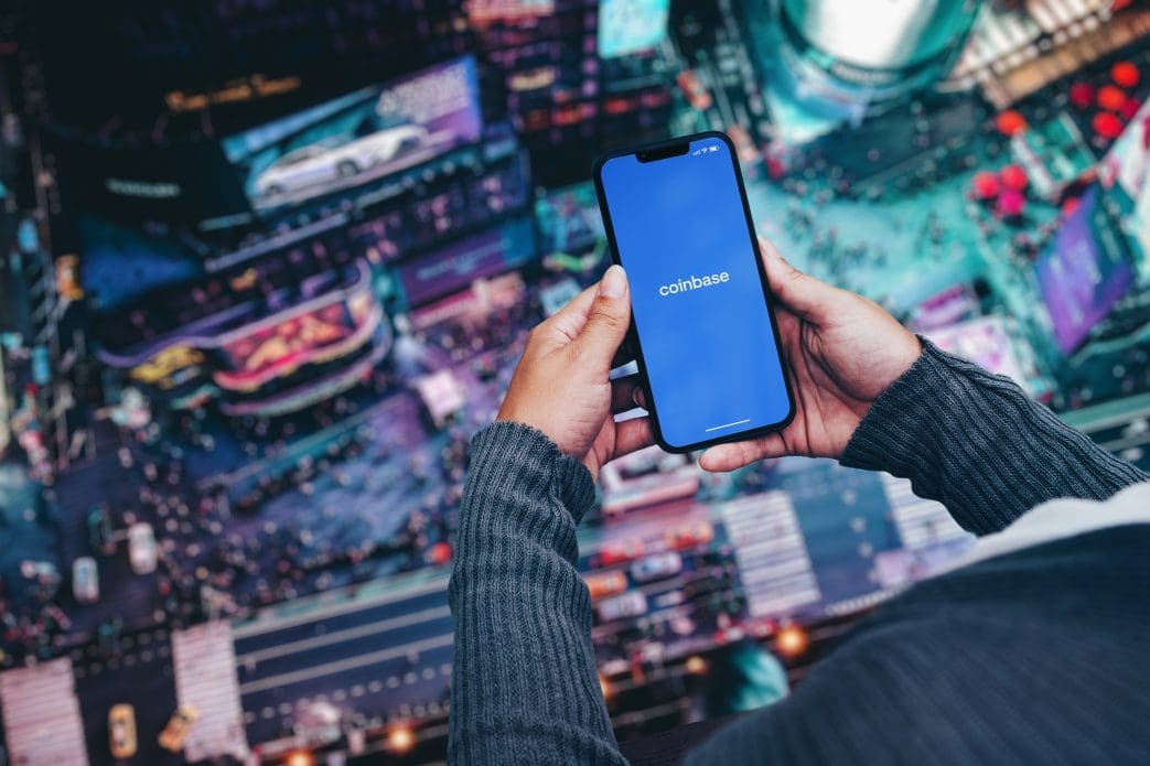 Coinbase telefoon handen