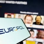 Crypto, cash en wapens: witwasnetwerk ontmaskerd door Europol