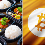 Foto van kant-en-klaarmaaltijden en vlag met bitcoin logo