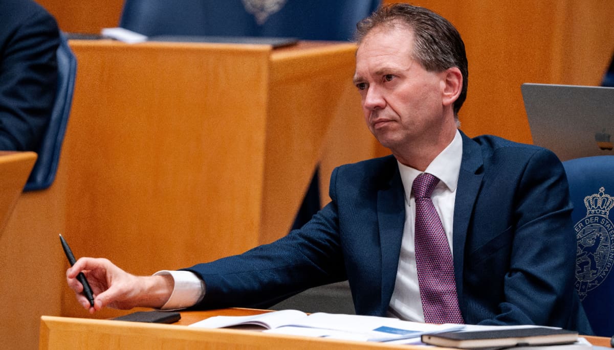 Eddy van Hijum (NSC) tijdens het Plenair Debat op de Tweede Kamer op 22 mei 2024 in Den Haag.