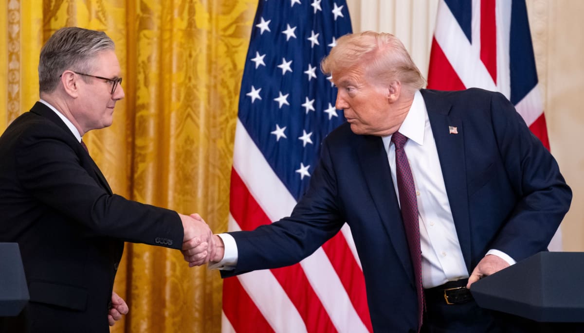 President Donald Trump van de Verenigde Staten schudt de hand van de premier van het Verenigd Koninkrijk