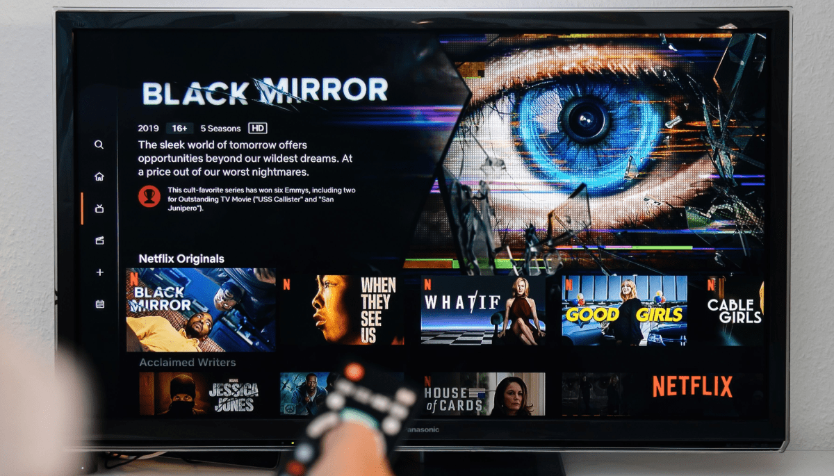 Scherm met Netflix en Black Mirror