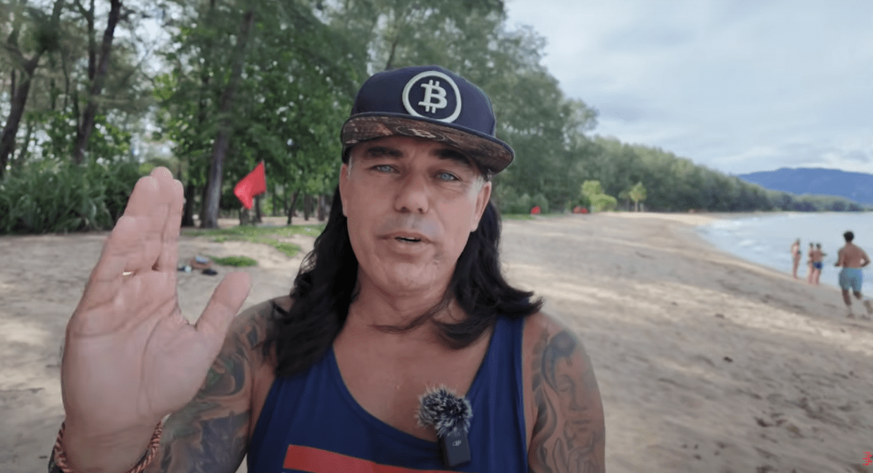 Didi taihuttu op strand praat over bitcoin family