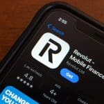 Foto van revolut app op een smartpone scherm