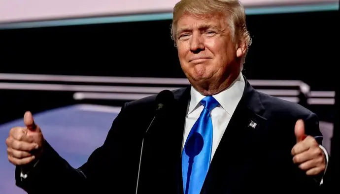 Trump geeft Justin Sun cadeautje van 100.000 dollar na diner