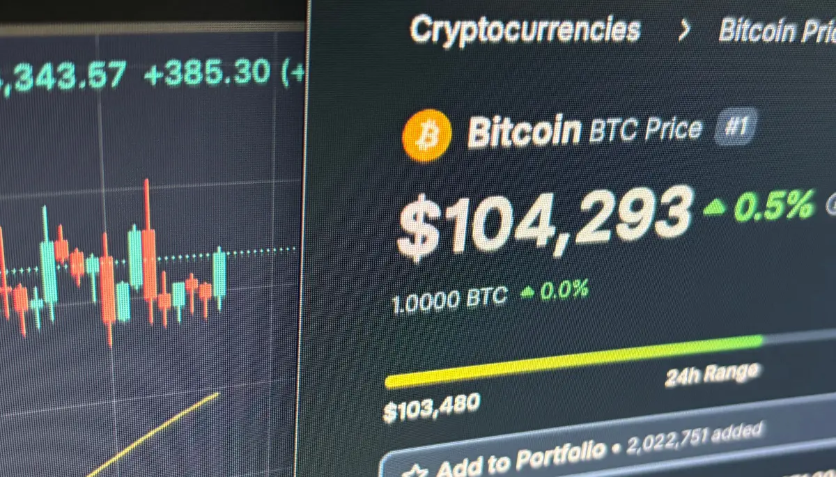 Foto: Bitcoin prijs op CoinGecko en koersgrafiek TradingView