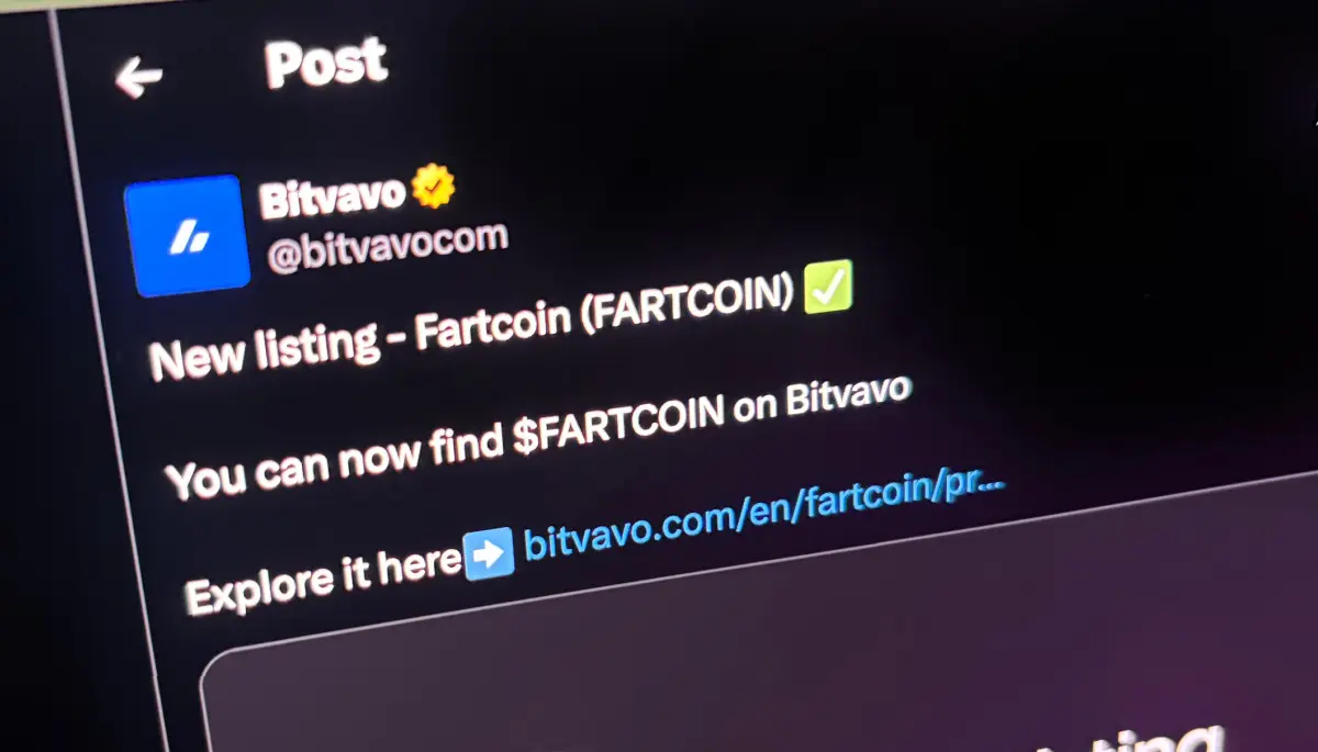 De post op X van Bitvavo waarin ze aankondigen dat Fartcoin gelist is.