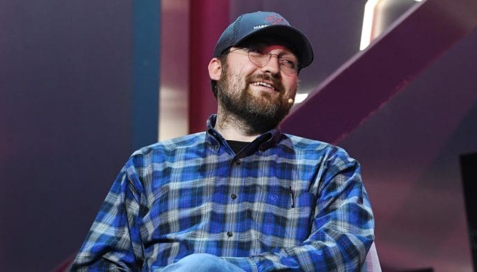 Cardano-oprichter Charles Hoskinson lacht op foto tijdens Web Summit
