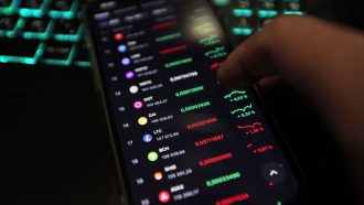 Bitcoin hapert begin 2026 terwijl beleggers op deze cryptomunten duiken