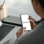 Bitvavo handelaar op telefoon en laptop