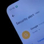 Een afbeelding van een security alert van Google, die aangeeft dat er mogelijk een veiligheidsbreuk is geweest