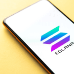 Foto van Solana logo op mobiel