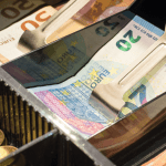 Foto van euro's in een kassa