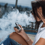 Foto van vrouw met vape