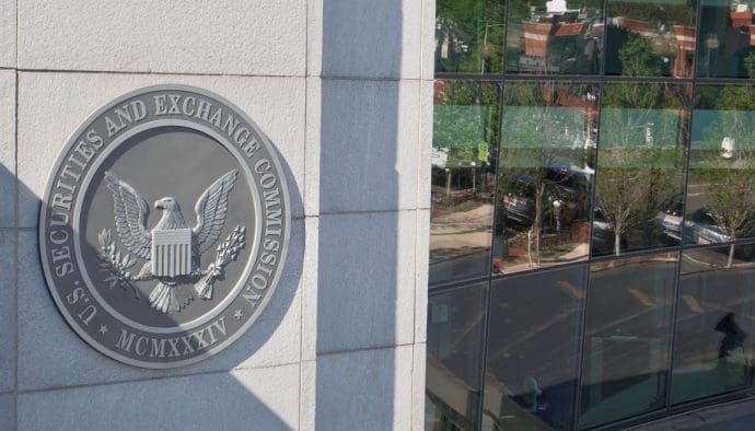 SEC logo op gebouw in de VS