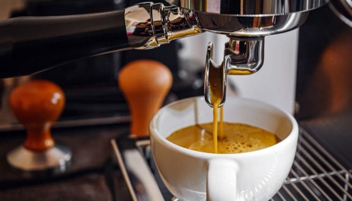 Dit betaalt de gemiddelde Nederlander per kop koffie - meer dan je denkt