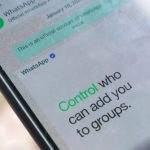 Een afbeelding van de whatsapp app met een bericht van Facebook zelf over controle