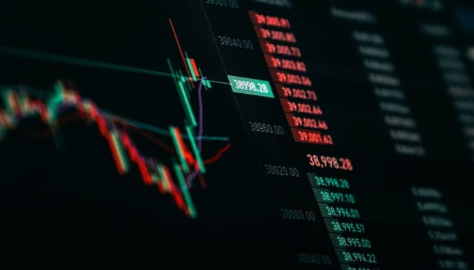 Een afbeelding van een stijgende crypto grafiek met een groene candle chart