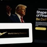 Een afbeelding van het logo en de website van World Liberty Financial, een crypto project en munt van Donald Trump en familie
