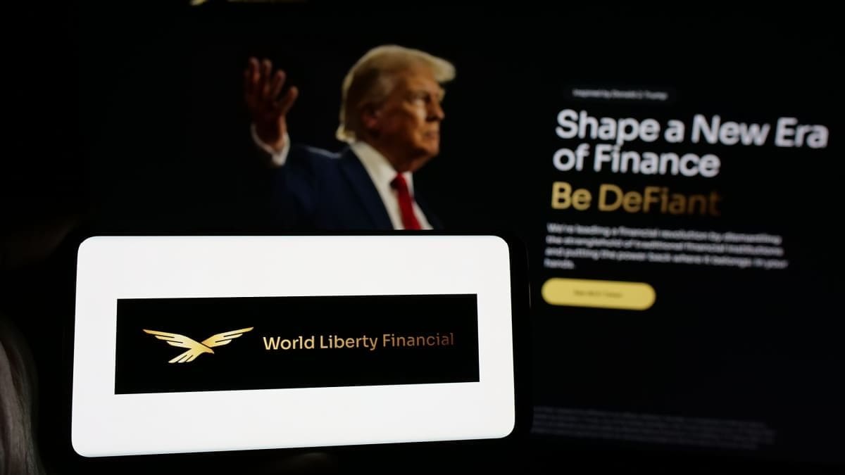 Een afbeelding van het logo en de website van World Liberty Financial, een crypto project en munt van Donald Trump en familie