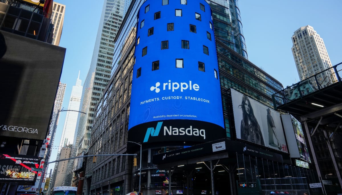 Een afbeelding van het logo van Ripple, moederbedrijf van XRP, op de Nasdaq