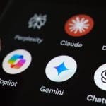 Een afbeelding van verschillende AI apps op een mobiele telefoon